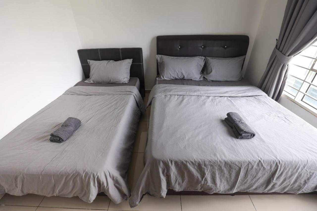 Cozy 3-Bedroom Condo With Pool - Seri Kembangan Exterior foto
